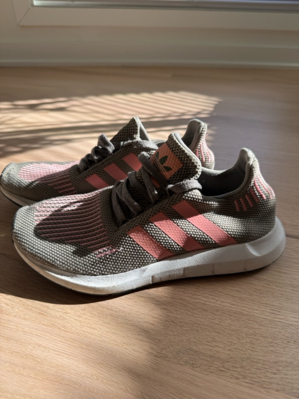 Adidas Originals Women's Swift Run Sneakers in the Trace Cargo/Trace Pink